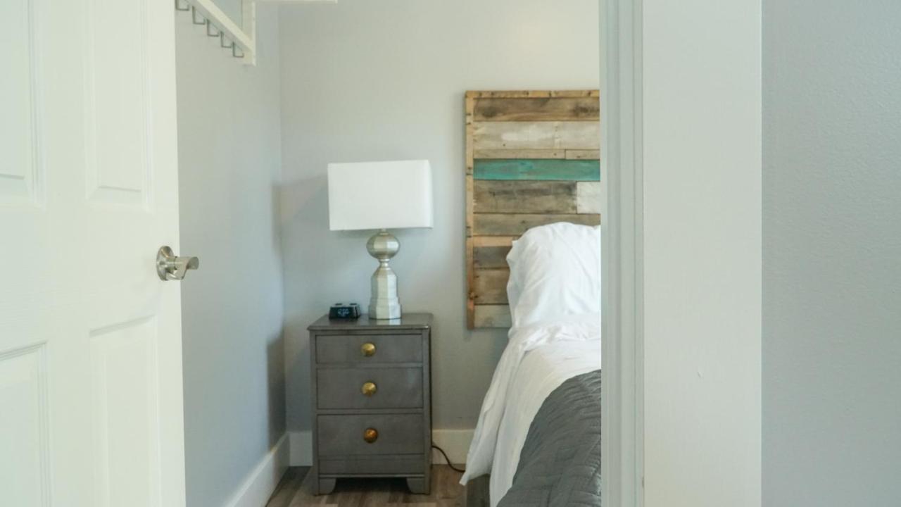 Alexander's Landing 2*